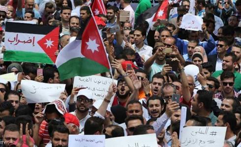 ملك الأردن يجمد قرار رفع أسعار المحروقات