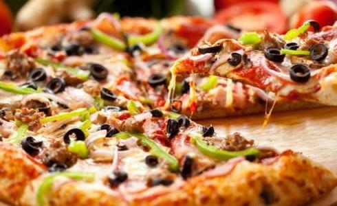 رجل يستلم وجبات البيتزا منذ 9 أعوام دون أن يطلبها .. الشرطة عاجزة عن كشف السبب