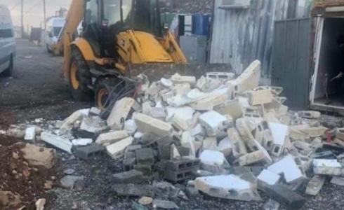 هدم منشأة في حي جبل المكبر