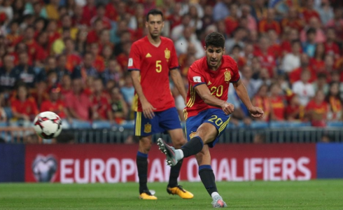 لاعب المنتخب الإسباني أسينسو 