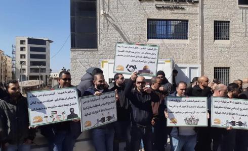 شركة كهرباء القدس تنظم وقفة احتجاجية على قطع الاحتلال للتيار الكهربائي