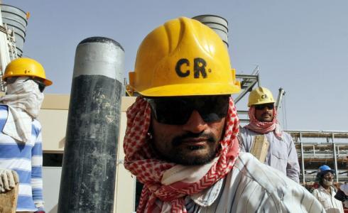 السعودية تبدأ بحماية جيوب آلاف العمال