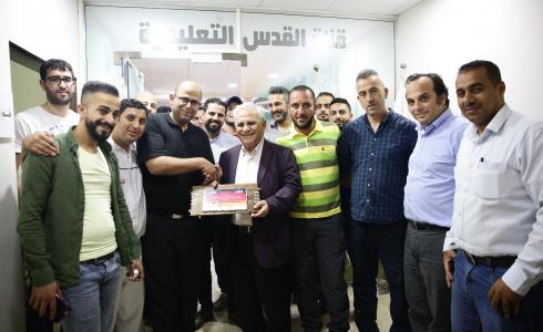 طاقم برنامج "مقلب وعالماشي" يكرم فضائية القدس التعليمية