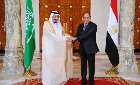 الرئيس المصري عبد الفتاح السيسي مع العاهل السعودي الملك سلمان بن عبد العزيز -ارشيف-