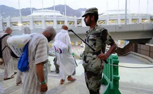 الأمن السعودي يضخ الماء على الحجاج تخفيفاً للحرارة -أرشيف