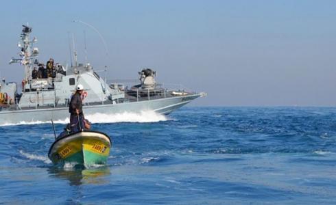 قوات الاحتلال الاسرائيلي تعتدي على قارب صيد في بحر غزة -  إرشيفية