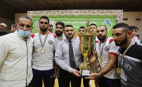 رئيس بلدية دير البلح دياب الجرو يكرم نادي اتحاد دير البلح 
