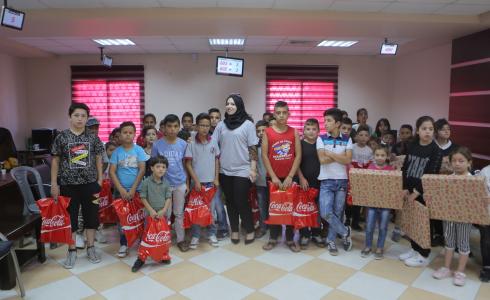 المشروبات الوطنية وراية توزعان "هدايا العيد" على الأطفال الأيتام والمرضى وذوي التوحد