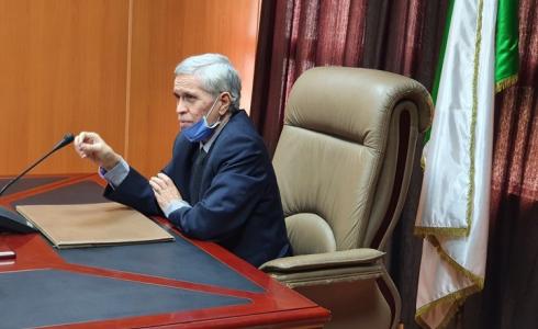 وزير جزائري ينجو من سقوط لوح على رأسه على الهواء مباشرة