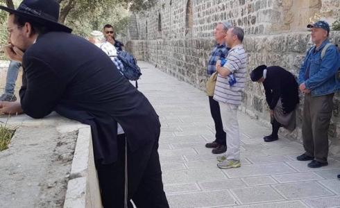 مستوطنون يقتحمون البرج الأثري في بلدة السموع 