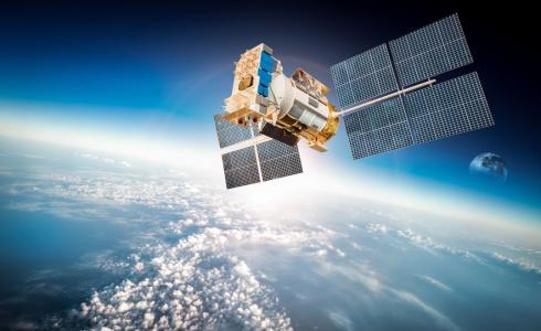 القمر الإماراتي خليفة سات