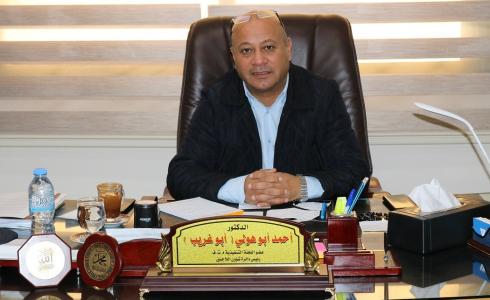 رئيس دائرة شؤون اللاجئين  احمد أبو هولي