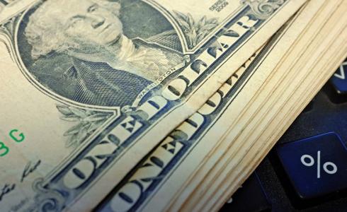 اسعار العملات في البنوك المصرية والسوق السوداء