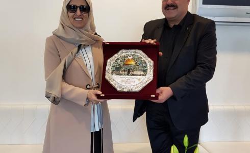 صيدم يكرم عميد عائلة الصباح في الكويت 27-11-2018 (1).jpg