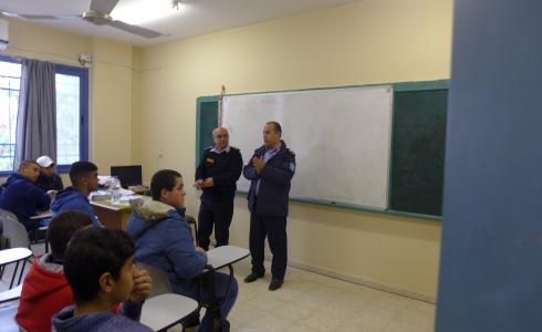 تنظيم محاضرات توعوية شرطية لطلبة مركز التدريب المهني في قلقيلية