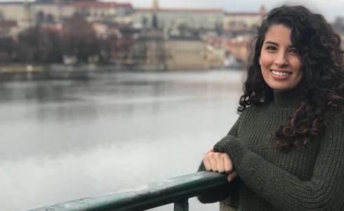 الطالبة الجامعية آية نعامنة