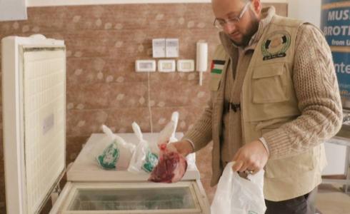 توزيع اللحوم الطازجة على الأسر الفقيرة