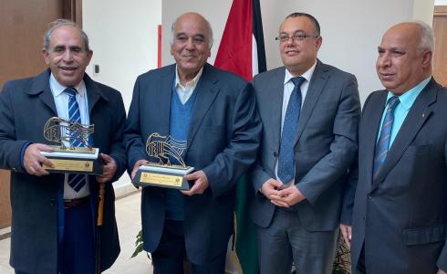 الوزير أبو سيف يسلم جوائز فلسطين في الآداب والفنون والعلوم الإنسانية
