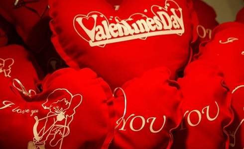 تهنئة عيد الحب للحبيب 14 فبراير 2026: أجمل الرسائل الرومانسية