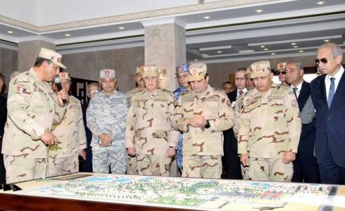 الرئيس عبد الفتاح السيسي يرتدي زيا عسكريا  لأول مرة