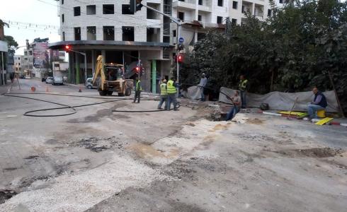 كهرباء القدس تستبدل خطوط ضغط عالي قديمة وتالفة لتأمين التيار في رام الله التحتا