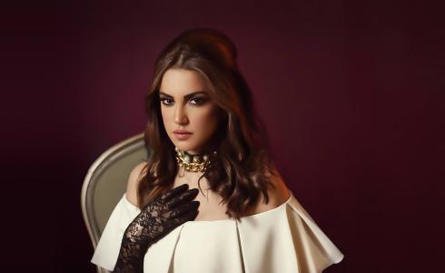 الفنانة درة تنشر صورا جديد لها