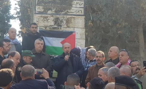 واصل أبو يوسف عضو اللجنة التنفيذية لمنظمة التحرير الفلسطينية خلال فعالية تكريم شهداء الحركة الأسيرة في جنين