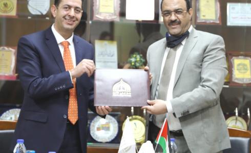  رئيس هيئة مكافحة الفساد المستشار الدكتور أحمد براك و القائم بأعمال رئيس جامعة فلسطين الأهلية الدكتور عماد الزير