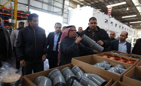 السفير العمادي يزور مصنع السكسك في غزة