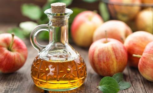 فوائد خل التفاح للوجه الدهني وإمكانية التخلص من حب الشباب