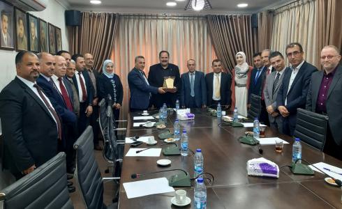 جامعة فلسطين التقنية "خضوري" تكرّم صيدم