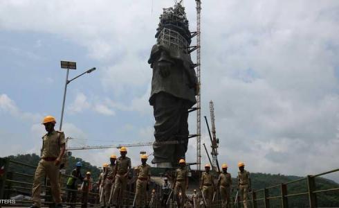 تمثال الوحدة  داخل  دولة  الهند  الاطول بالعالم ب182متراً