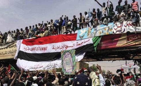 الجماهير السودانية في الثورة - أرشيفية 