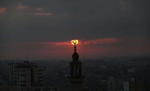 شروق الشمس على مدينة غزة - صورة- أشرف أبو عمرة - apaimages