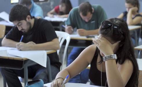 طلبة يتقدمون لامتحان -تعبيرية-