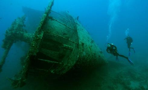 سفينة تحت الماء - توضيحية
