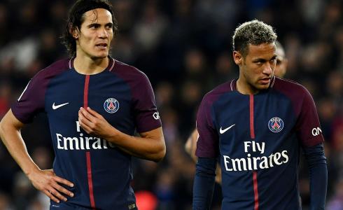 نيمار دا سيلفا يمين الصورة