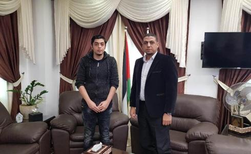 طالب فلسطيني يمتلك محطة أرصاد جوية