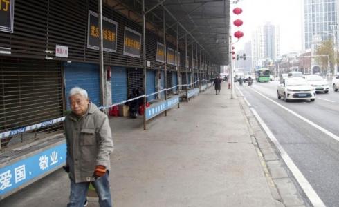 شاهد: رصيف يبتلع المارة في الصين