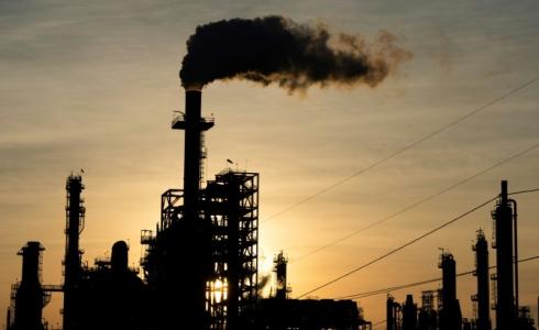 أوبك وروسيا تبحثان تمديد خفض الانتاج للحفاظ على تماسك أسعار النفط