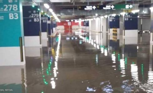 الطقس يعطّل الدراسة والعمل بالوزارات في الكويت