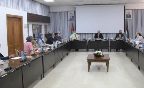 اللجنة الوزارية المكلفة بمتابعة ملف العودة للمدارس تناقش سيناريوهات بدء العام الدراسي 