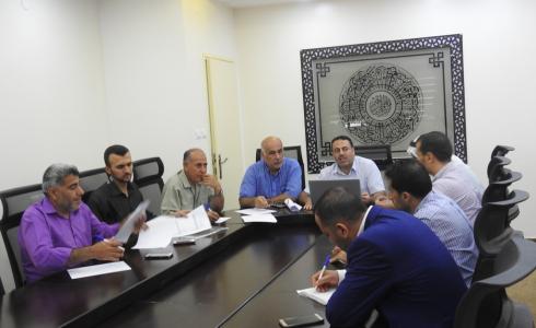 جانب من اجتماع لجنة تطوير المناهج في غزة 