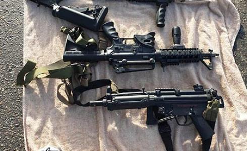 ضبط أسلحة وذخيرة تم تهريبها إلى أحد الأعراس في الشمال