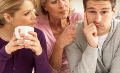 صورة للحماة وزوجة ابنها