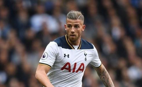 المدافع البلجيكي توبي ألديرفيريلد نجم توتنهام الإنجليزي