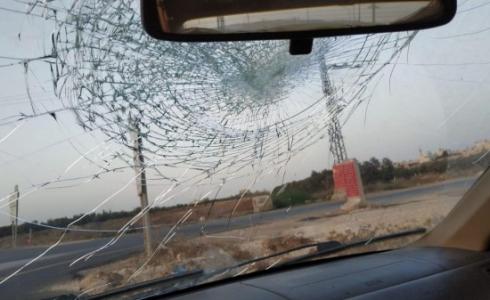 مستوطنون يرشقون سيارات مدنية بالحجارة في الضفة الغربية - ارشيفية