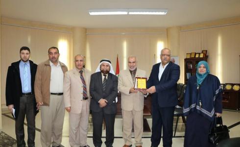  وفد من تربية الوسطى تزور جامعة فلسطين