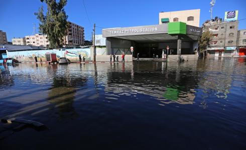 مياه الأمطار تغرق منازل وطرقات في شمال غزة