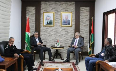 الوزير سالم خلال اجتماع مع اللواء إياد بركات